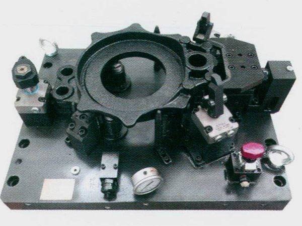 製(zhi)動器底(di)闆液壓裌具(ju)